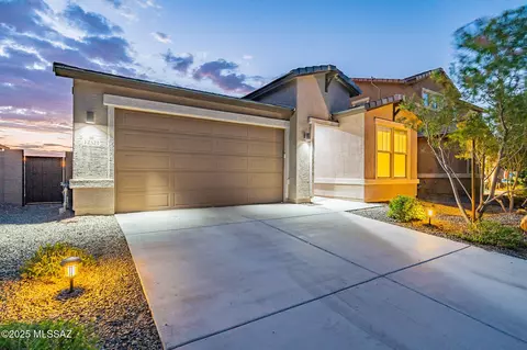 12321 N Sanderlin Dr, Marana, AZ 85653
