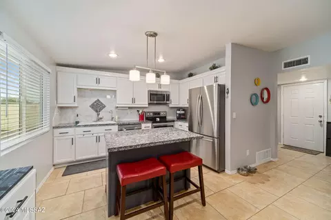 Kitchen - 6938 N Eclipse Pl, Tucson, AZ 85741 photo 2 of 3
