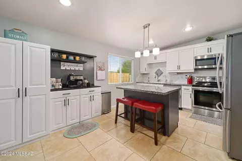 Kitchen - 6938 N Eclipse Pl, Tucson, AZ 85741 photo 1 of 3