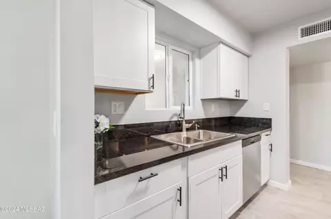 Kitchen - 600 E River Rd #C, Tucson, AZ 85704 photo 3 of 4