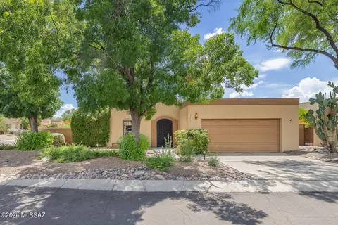 8952 E Seneca St, Tucson, AZ 85715
