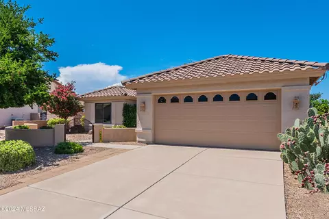 979 N Rhodes Dr, Green Valley, AZ 85614