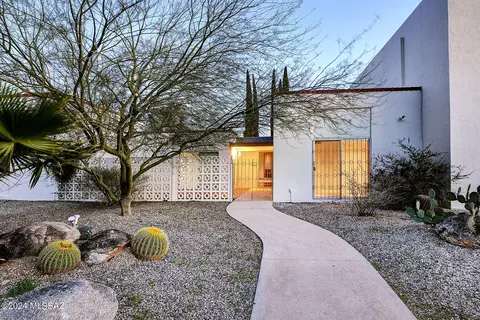 5874 N Camino Esplendora, Tucson, AZ 85718