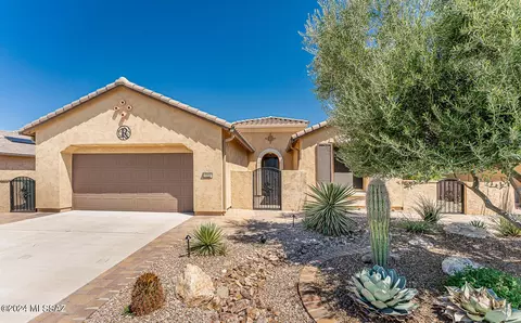 722 N Hale Dr, Green Valley, AZ 85614