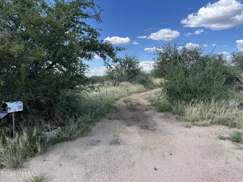 4 W Acres W Rainbows End, Oracle, AZ 85623