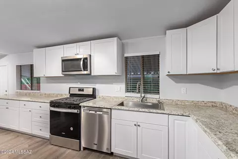 7130 N Sandario Rd, Tucson, AZ 85743