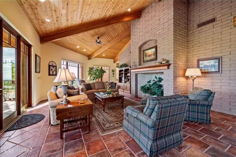 Living - 20705 E Marsh Station Rd, Vail, AZ 85641 photo 2 of 4
