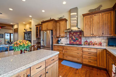 Kitchen - 20705 E Marsh Station Rd, Vail, AZ 85641 photo 3 of 4