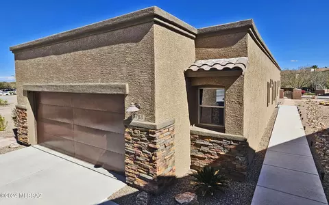 5783 S Dame Dr, Green Valley, AZ 85622