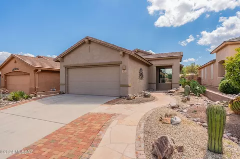 473 W Astruc Dr, Green Valley, AZ 85614