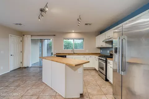 4136 E Babbling Brook Dr, Tucson, AZ 85712 photo 14