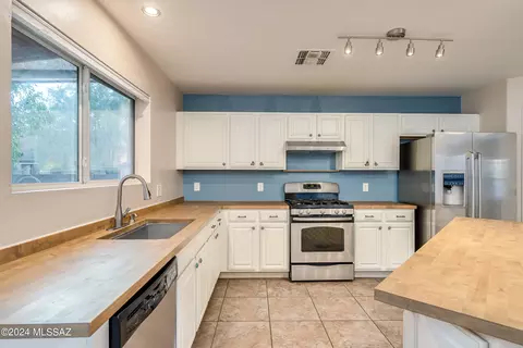 4136 E Babbling Brook Dr, Tucson, AZ 85712 photo 13