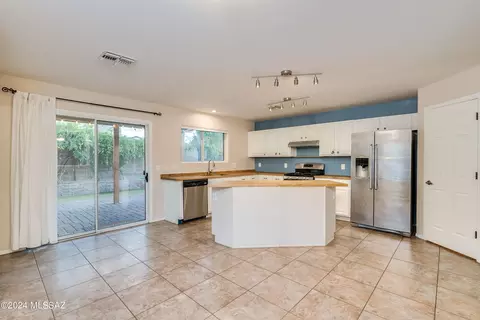 4136 E Babbling Brook Dr, Tucson, AZ 85712 photo 15