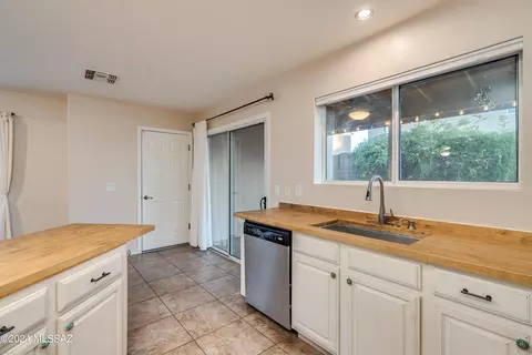 4136 E Babbling Brook Dr, Tucson, AZ 85712 photo 12