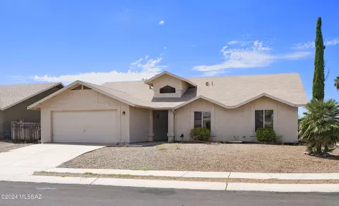 8226 S Via Del Barquero, Tucson, AZ 85747