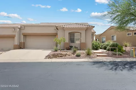 561 W Knotwood St, Green Valley, AZ 85614