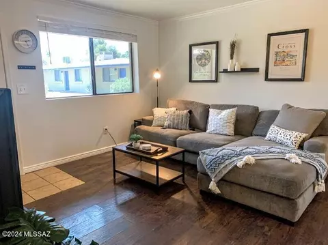 350 N Silverbell Rd #11, Tucson, AZ 85745
