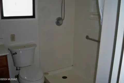 Bath - 3133 E 23rd St, Tucson, AZ 85713 photo 1 of 1