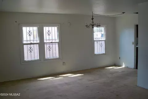 Living - 3133 E 23rd St, Tucson, AZ 85713 photo 1 of 2