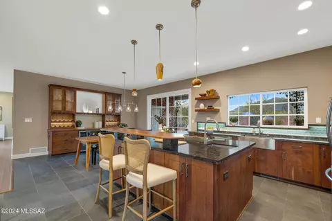 5631 N Mina Vis, Tucson, AZ 85718