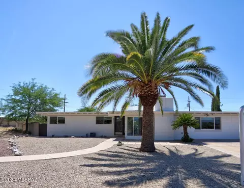 8832 E Cooper St, Tucson, AZ 85710