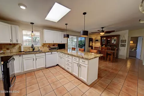 8832 E Cooper St, Tucson, AZ 85710 photo 10