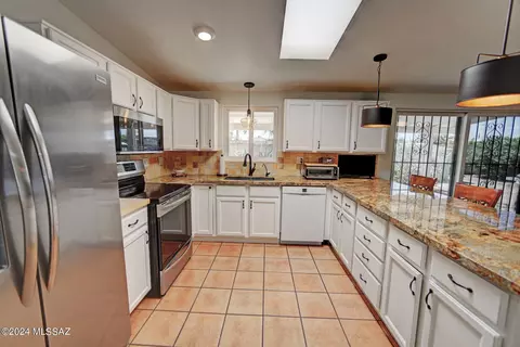 8832 E Cooper St, Tucson, AZ 85710 photo 11
