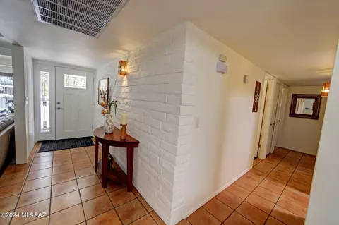 8832 E Cooper St, Tucson, AZ 85710 photo 5
