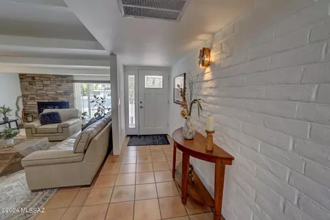 8832 E Cooper St, Tucson, AZ 85710 photo 4