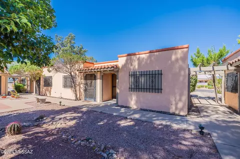 1093 S Calle De Las Casitas, Green Valley, AZ 85614