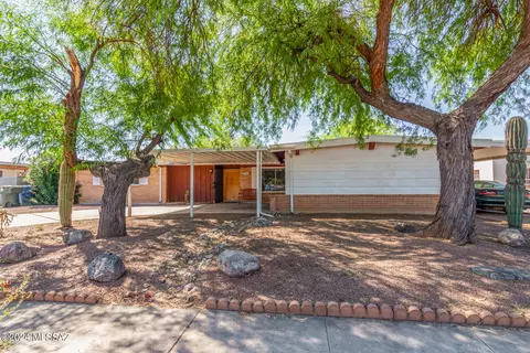 Exterior - 8532 E Beverly St, Tucson, AZ 85710 photo 2 of 9