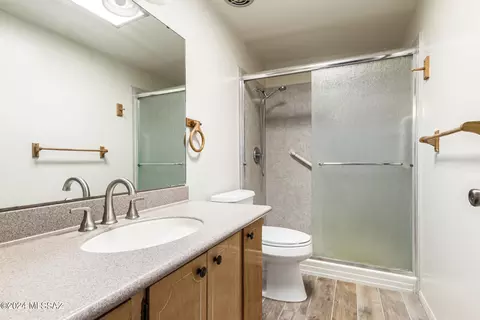 Bath - 8532 E Beverly St, Tucson, AZ 85710 photo 1 of 2