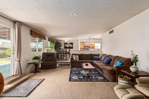Living - 8532 E Beverly St, Tucson, AZ 85710 photo 4 of 5