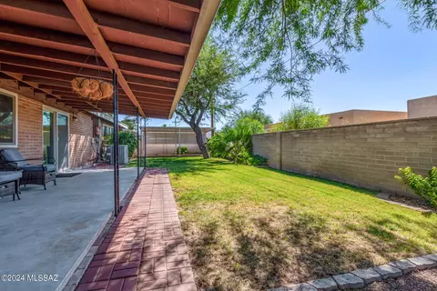 Exterior - 8532 E Beverly St, Tucson, AZ 85710 photo 5 of 9