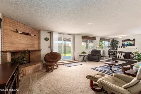 Living - 8532 E Beverly St, Tucson, AZ 85710 photo 3 of 5