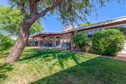 Exterior - 8532 E Beverly St, Tucson, AZ 85710 photo 8 of 9