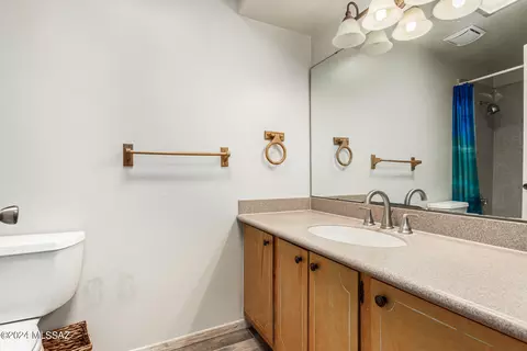 Bath - 8532 E Beverly St, Tucson, AZ 85710 photo 2 of 2