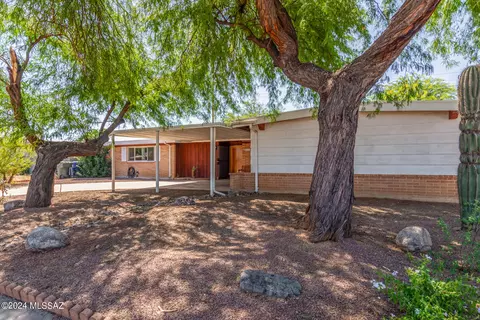 8532 E Beverly St, Tucson, AZ 85710