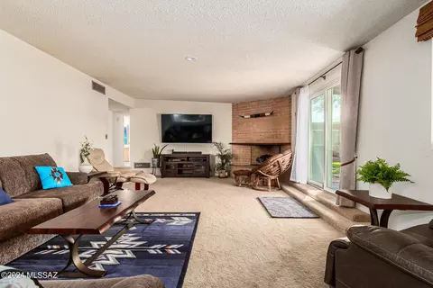 Living - 8532 E Beverly St, Tucson, AZ 85710 photo 2 of 5