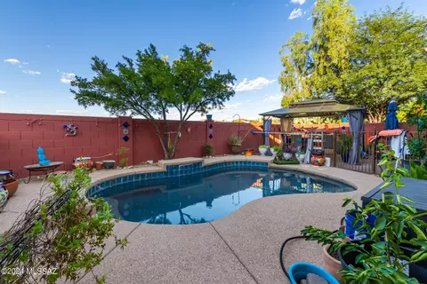Exterior - 585 E Pima Meadows Dr, Vail, AZ 85641 photo 5 of 7