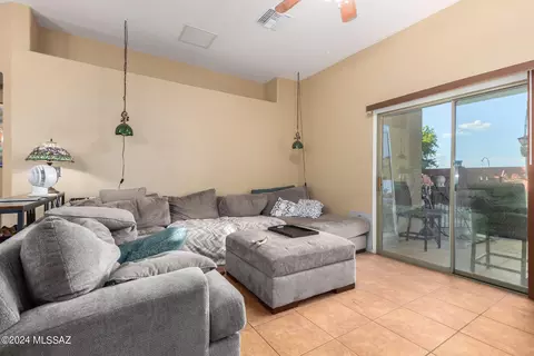 Living - 585 E Pima Meadows Dr, Vail, AZ 85641 photo 1 of 1