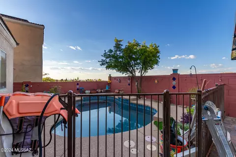 Exterior - 585 E Pima Meadows Dr, Vail, AZ 85641 photo 4 of 7