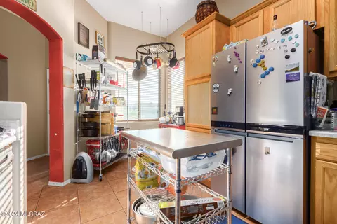 Kitchen - 585 E Pima Meadows Dr, Vail, AZ 85641 photo 2 of 4