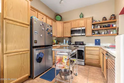 Kitchen - 585 E Pima Meadows Dr, Vail, AZ 85641 photo 1 of 4