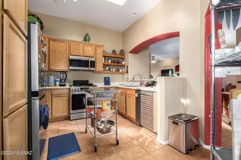 Kitchen - 585 E Pima Meadows Dr, Vail, AZ 85641 photo 4 of 4