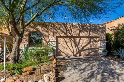 585 E Pima Meadows Dr, Vail, AZ 85641