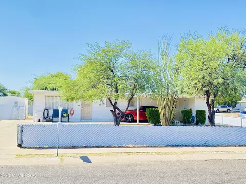 7702 E Lakeside Dr, Tucson, AZ 85730