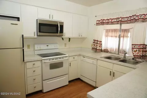 1010 E Mescal Dr, Pearce, AZ 85625