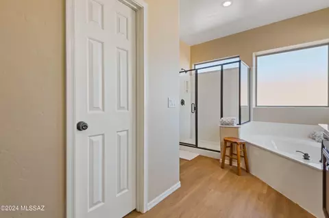 Bath - 60870 E Rock Ledge Loop, Saddlebrooke, AZ 85739 photo 2 of 4