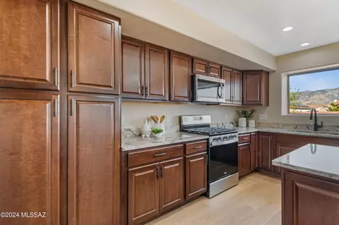 Kitchen - 60870 E Rock Ledge Loop, Saddlebrooke, AZ 85739 photo 4 of 4
